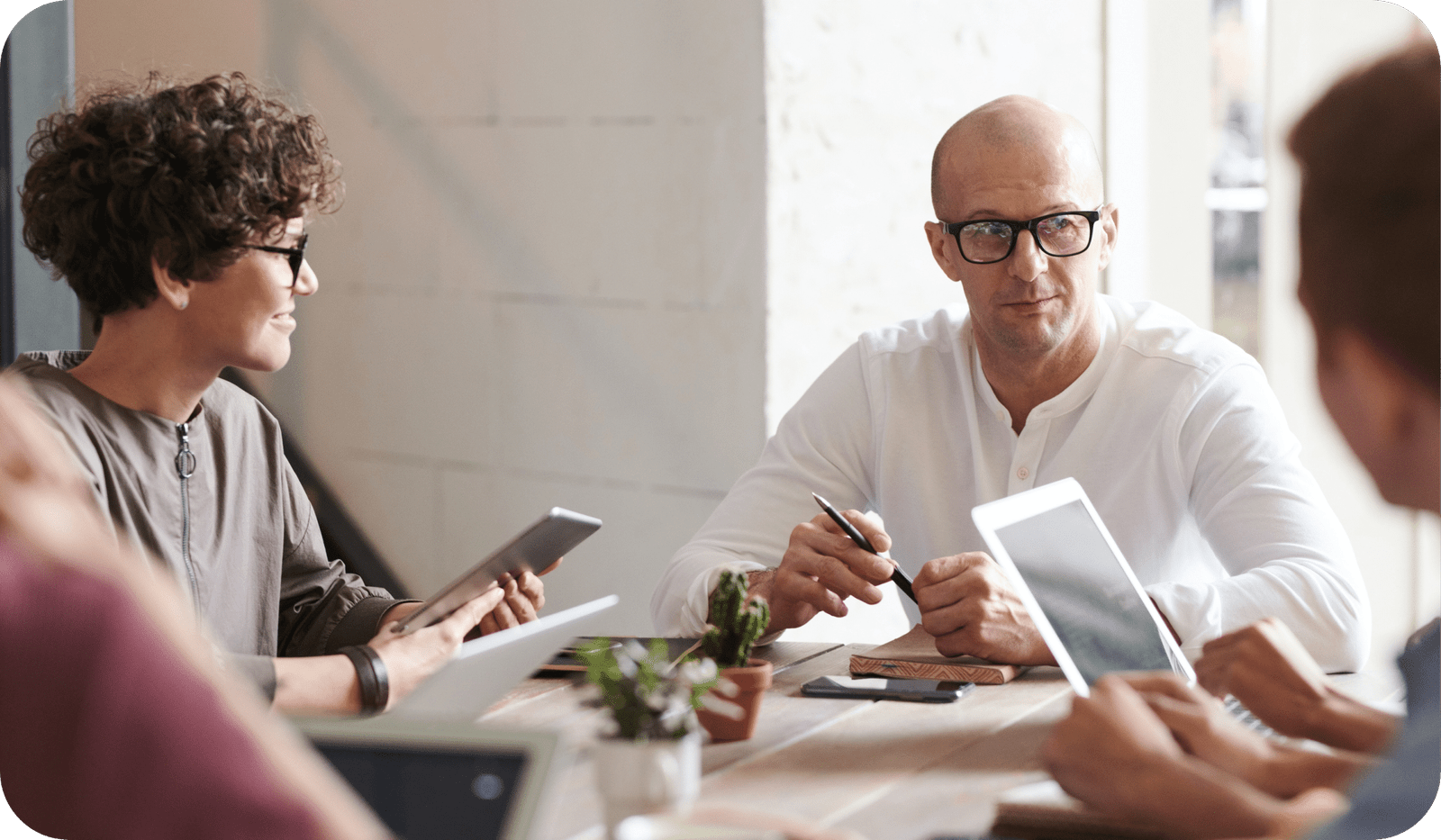 a team meeting with three poeple